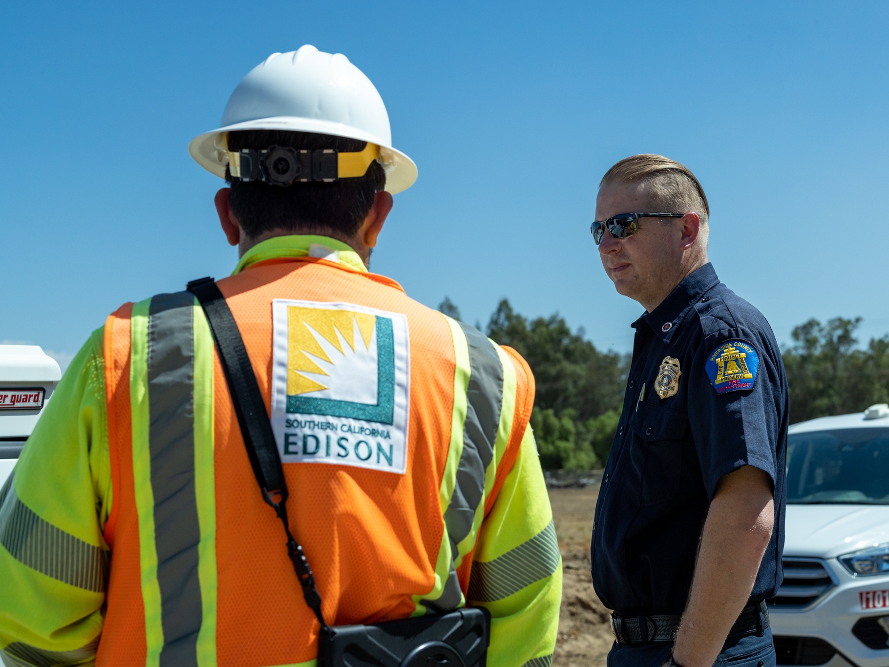 During Operation Santa Ana, SCE works with local fire officials such as Riverside County Deputy Fire Marshal Ken King to better understand the conditions that might pose a wildfire risk.