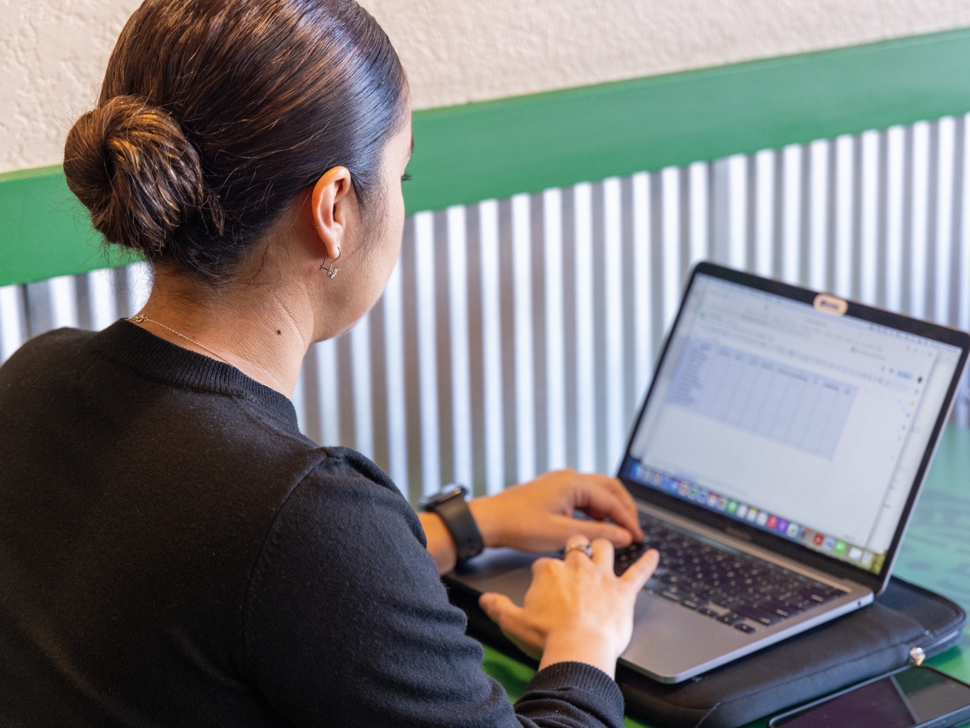 Elizabeth Aguillon, Fresh Up's Community and Marketing coordinator, says using SCE's rate plan comparison tool helps the food service company operate more efficiently.