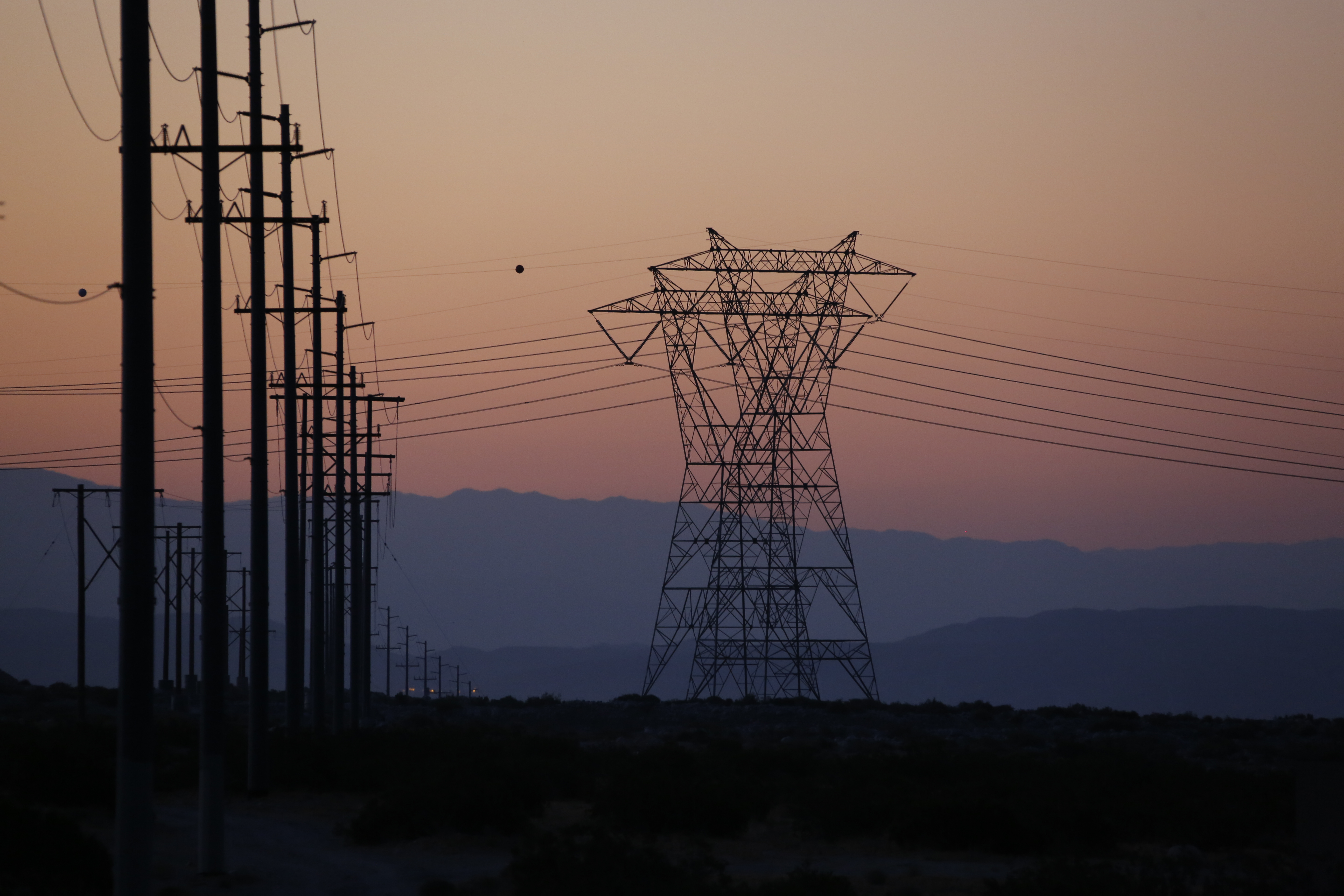 AB 205 seeks to provide more transparency on electric bills by separating fixed charges from kilowatt-hour rates.