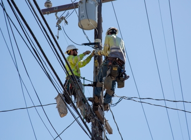 SCE Crews Continue to Battle High Heat