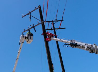 SCE Crews Juggle High Heat, Approaching Hurricane