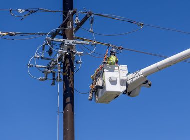 Crews Prepare for High Winds