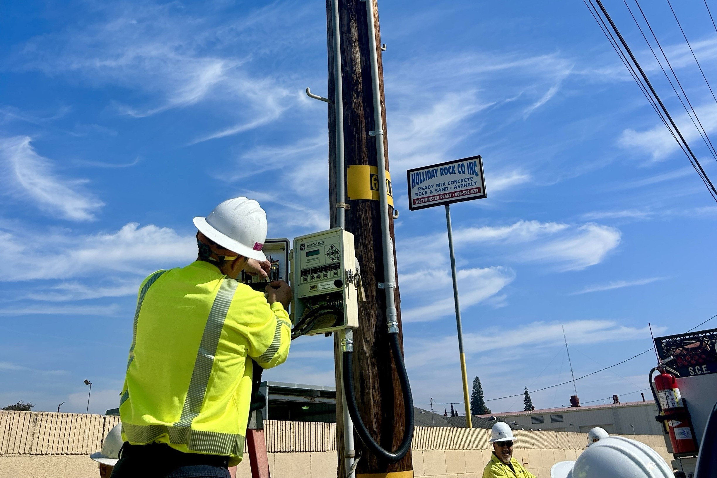 Crews can perform tasks more securely with a 5G connection, including collecting real-time smart meter data to improve the reliability of power delivery to customers.