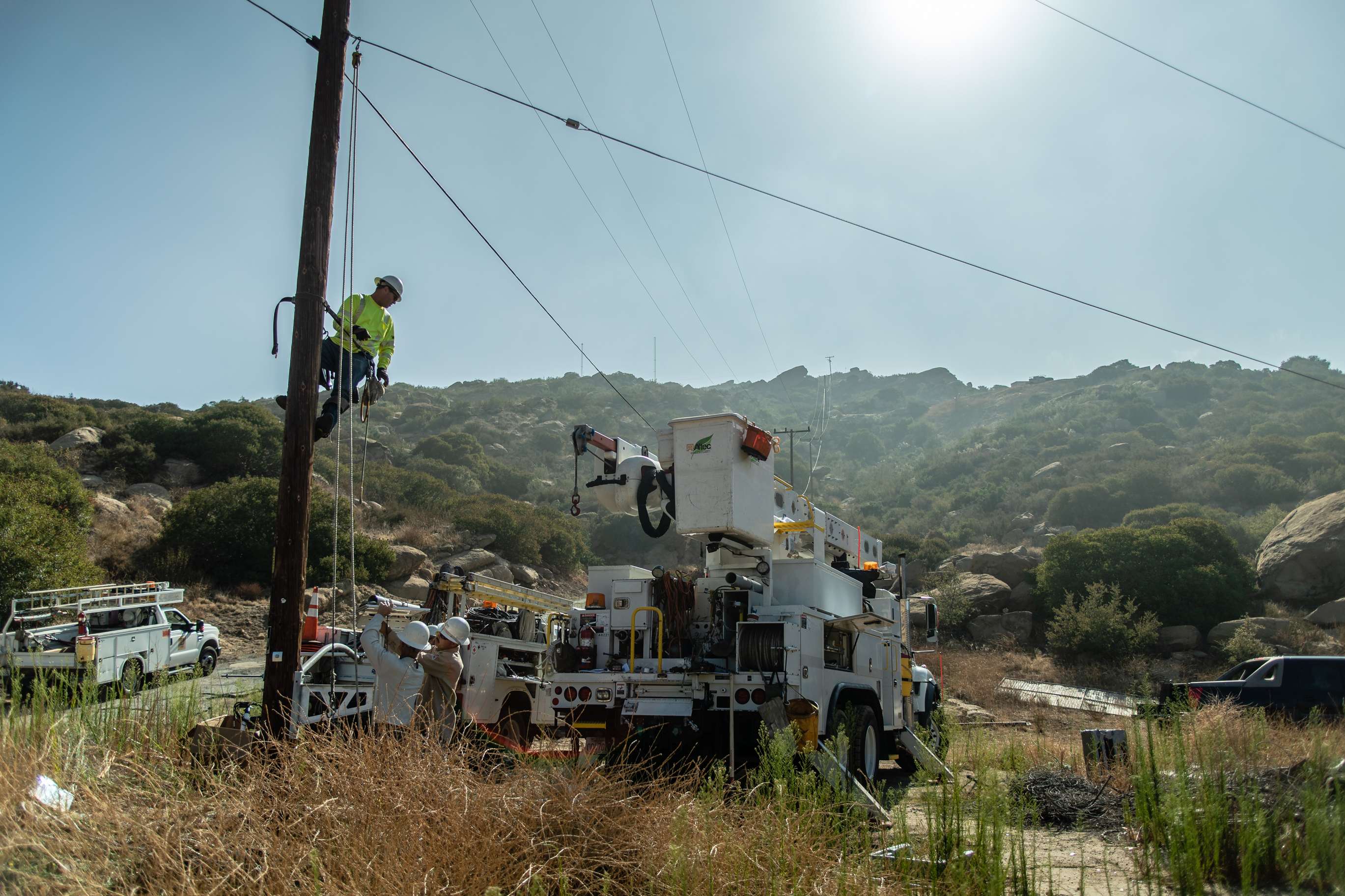 SCE crews are prepared to respond to any outages caused by high winds, which are forecast to reach up to 85 mph. 