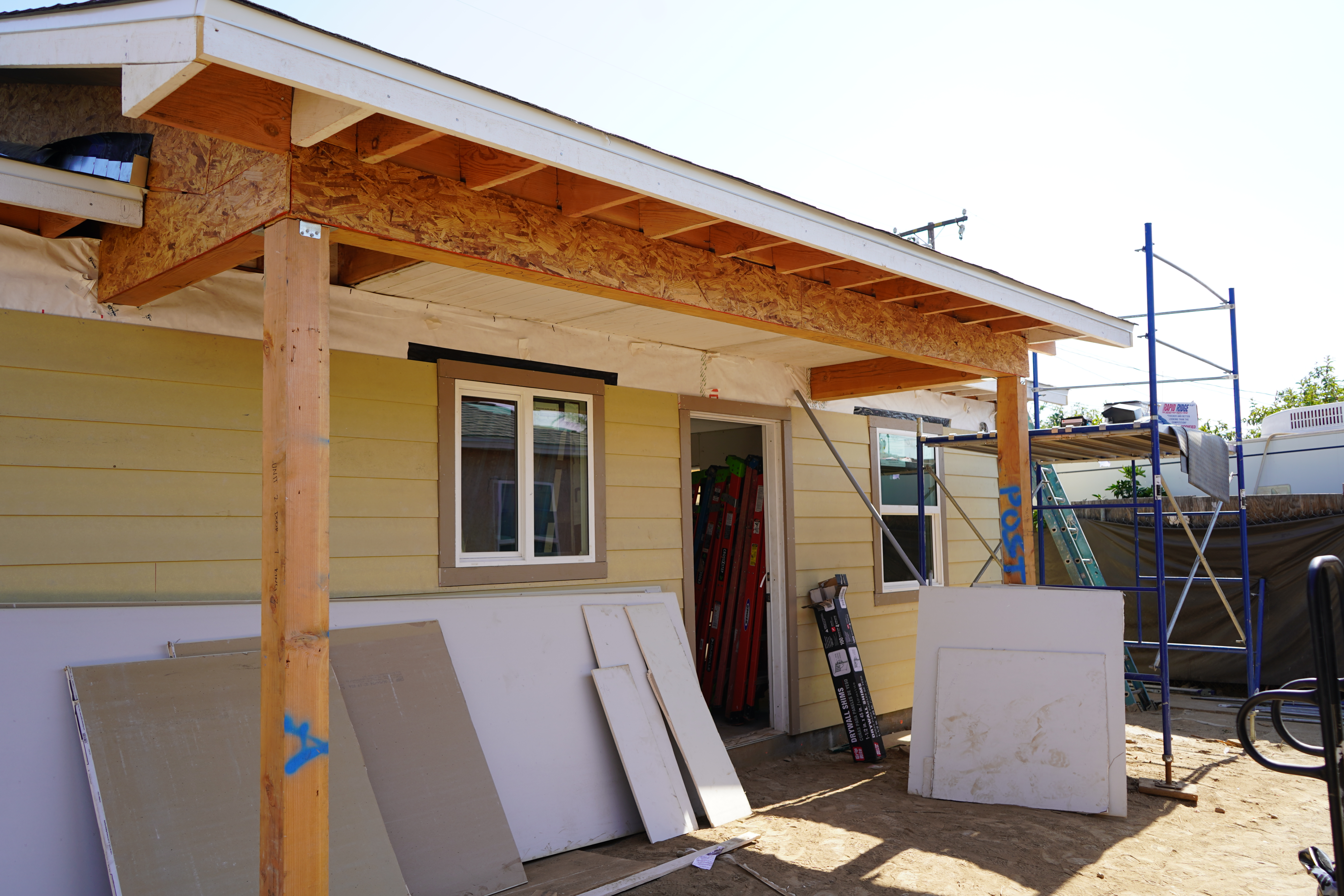 Always call SCE before starting construction to ensure the building will be a safe distance from power lines.