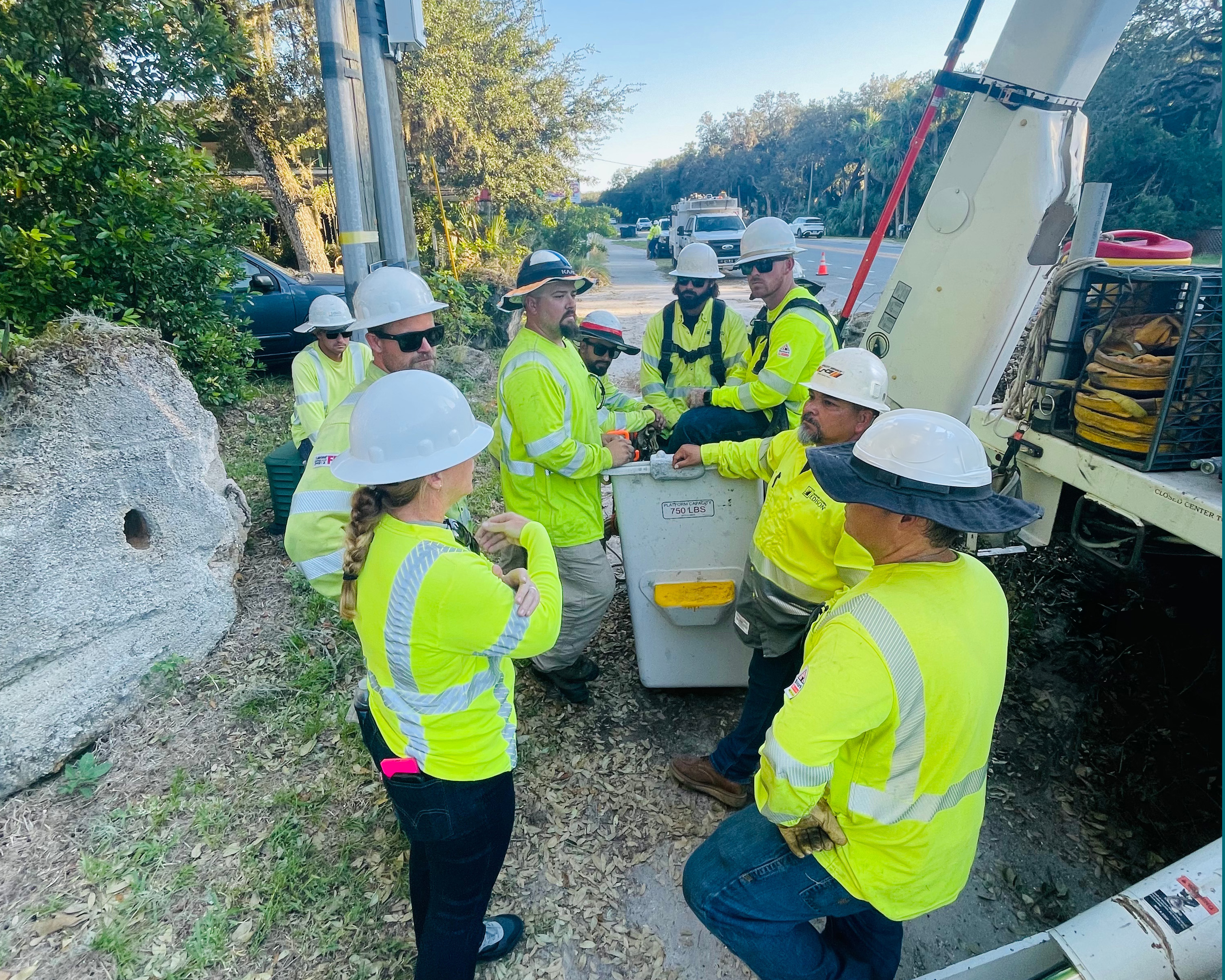 SCE Principal Manager Kristen Barbee led the company’s mutual assistance effort in Florida and addressed safety considerations and hazards with crew members. 