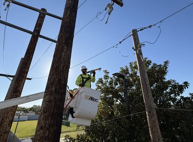 Lineworkers Pull Off Roadside Rescue