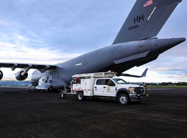 US Air Force Helps Get SCE Trucks to Hawaii