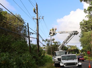 SCE Crews Help Fix Downed Wire in Hawaii