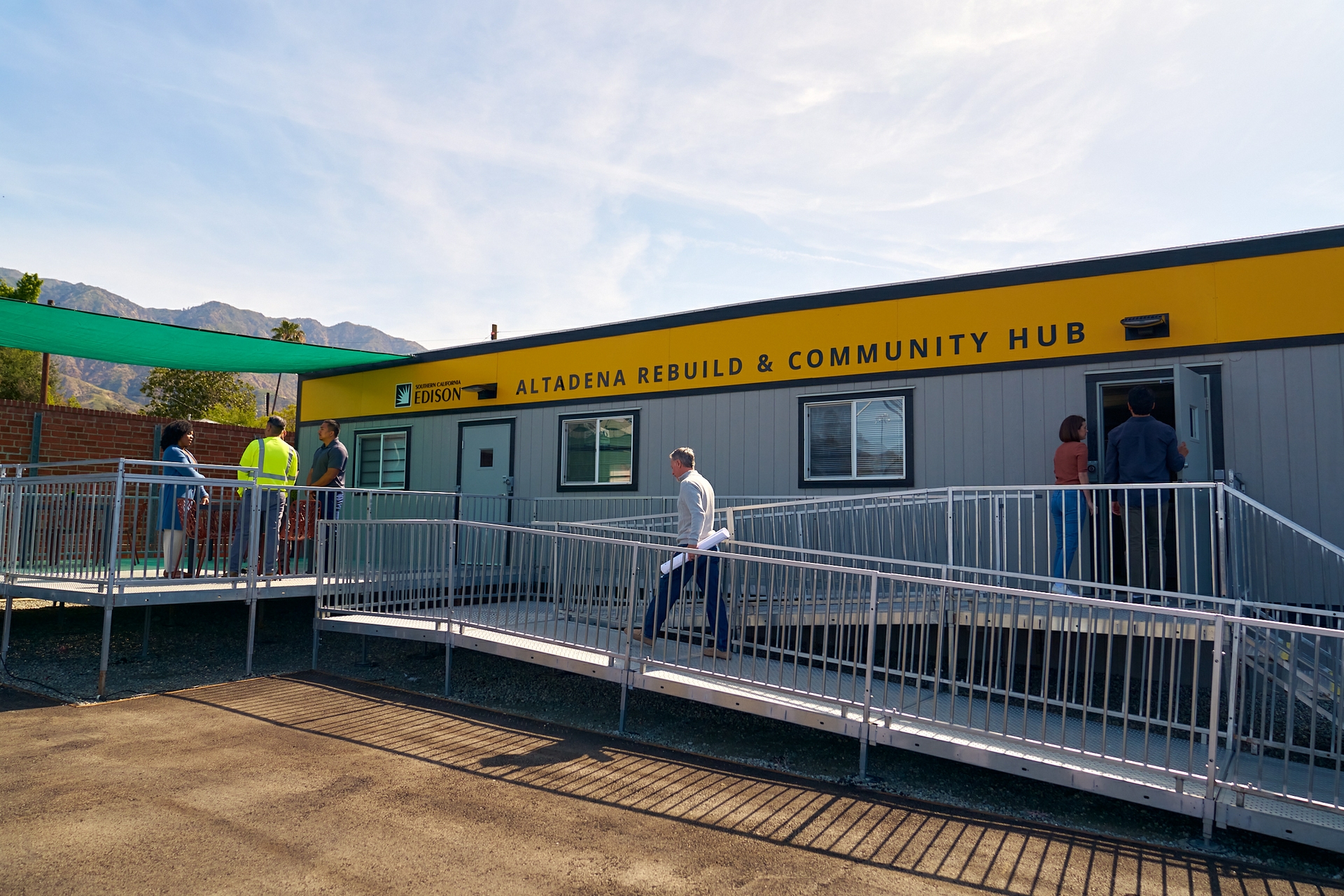 At the Altadena Rebuild & Community Hub, customers can meet face-to-face with SCE customer service representatives to discuss electric service needs and rebuilding plans.