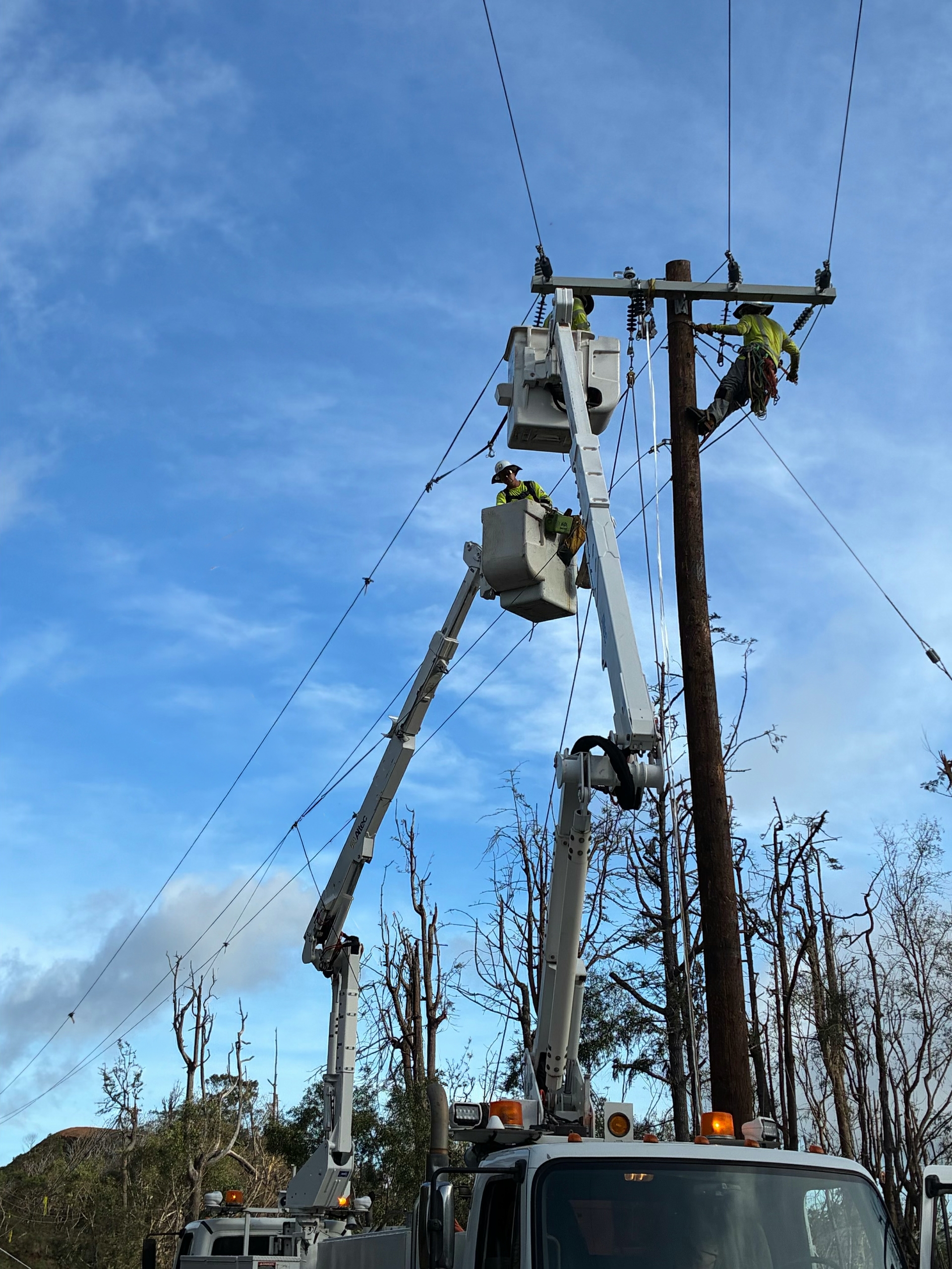 Working alongside local utility teams, SCE crews stabilized broken or leaning structures damaged by Hurricane Lowell.
