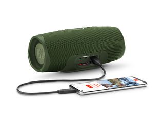 JBL_Charge4_Phone_ForestGreen-1605x1605px