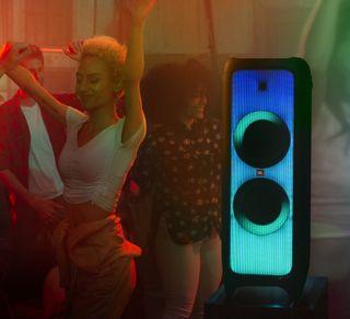 Chega ao Brasil a JBL PartyBox 1000: Alta tecnologia, potência sonora, show de luzes e DJ PAD