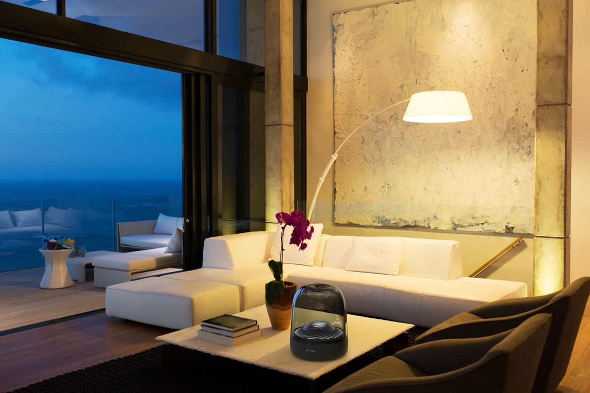 AuraStudio3_Lifestyle Image_x2