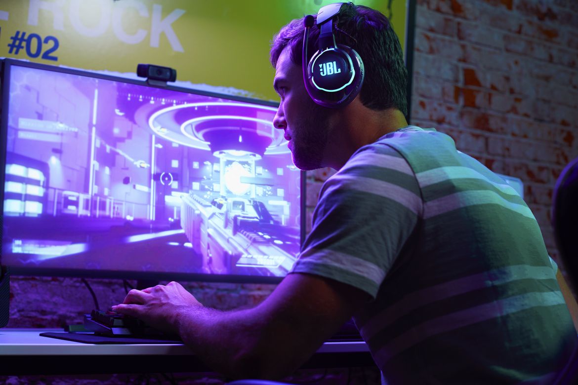 JBL_Quantum 800_Lifestyle Image_PC 02