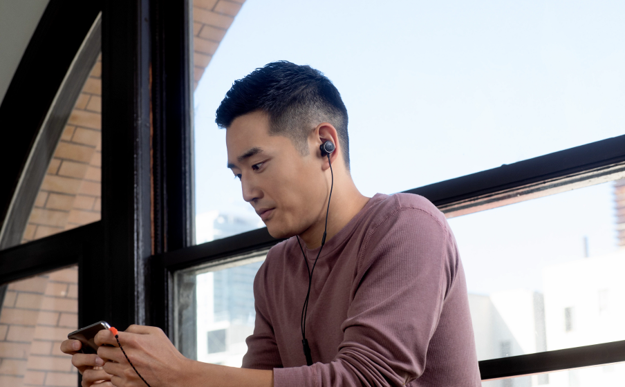 JBL_Quantum_50_Lifestyle3