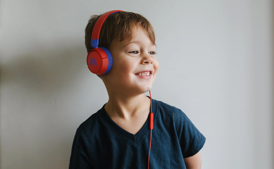 JBL_JR310_LIFESTYLE1