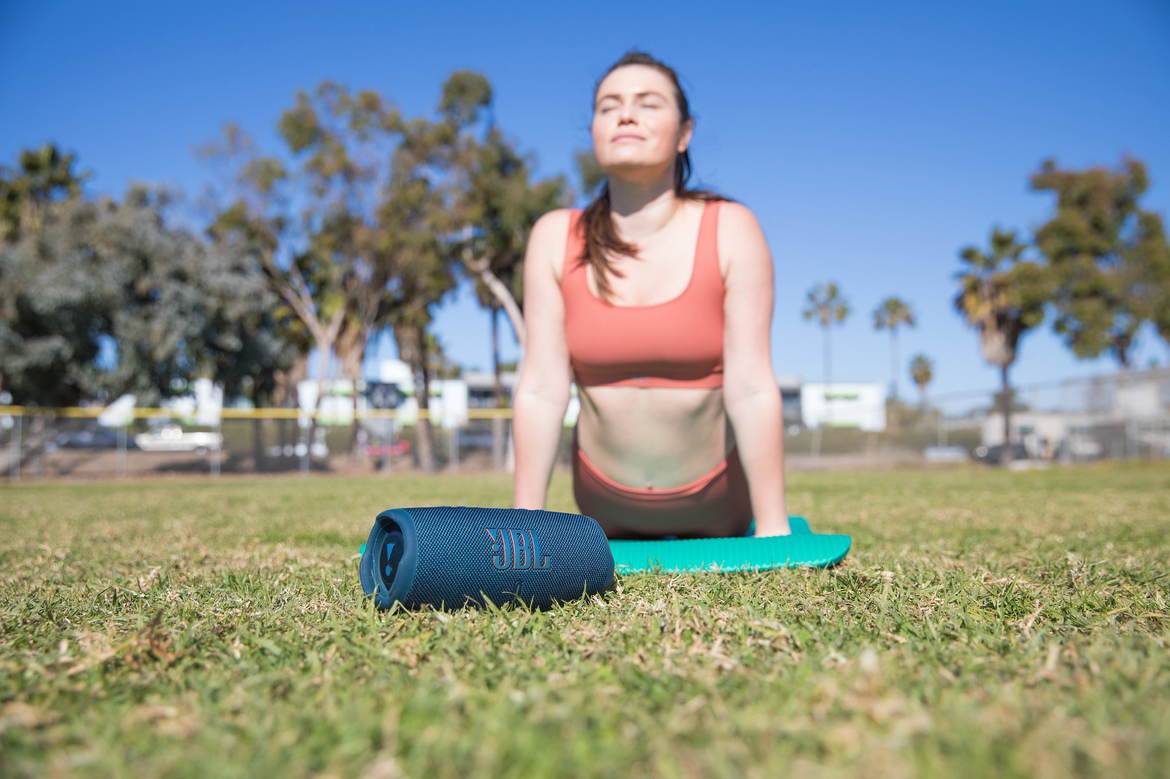 JBL Charge 5 Yoga 2