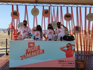 Beach-Tennis_JBL-True-Summer_2022