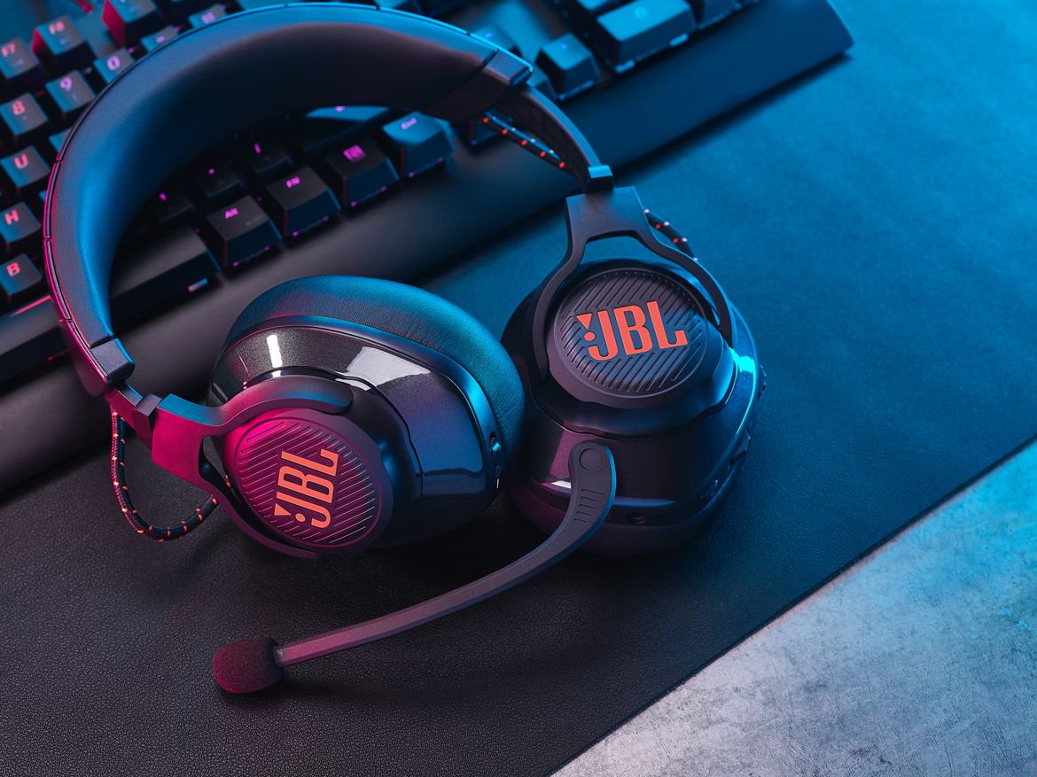 JBL_Quantum 600_610_Lifestyle Image_Still 2