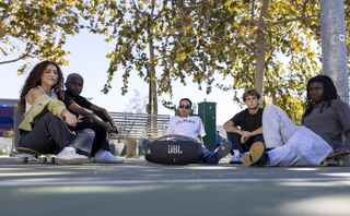 JBL_Boombox_3_Lifestyle02_904x560px
