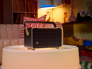 JBL Authentics 300: estilo retrô e som de alta qualidade | HARMAN