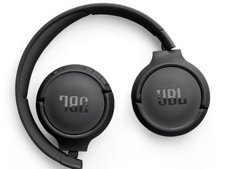 06.JBL_Tune 520BT_Product Image_Fold_Black