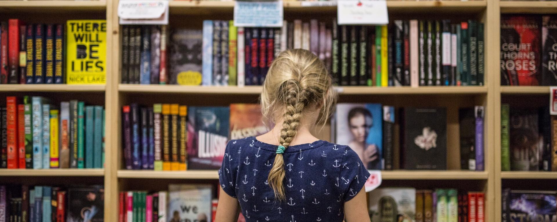 pr-20190125-kid-reads-at-powells-books-burnside-01 1