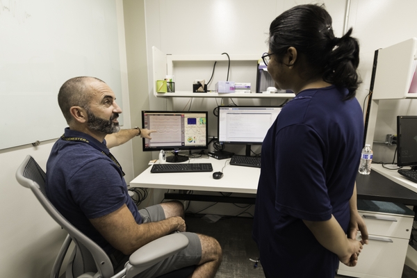 Edmund Lalor discusses EEG findings with Sophea Biswas.