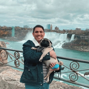 Francisco "Paco" Cartujano Barrera, MD, and his three-year-old pug, Celsius, enjoying the view of Niagara Falls.