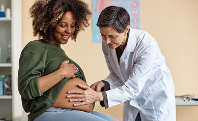 doctor with pregnant woman