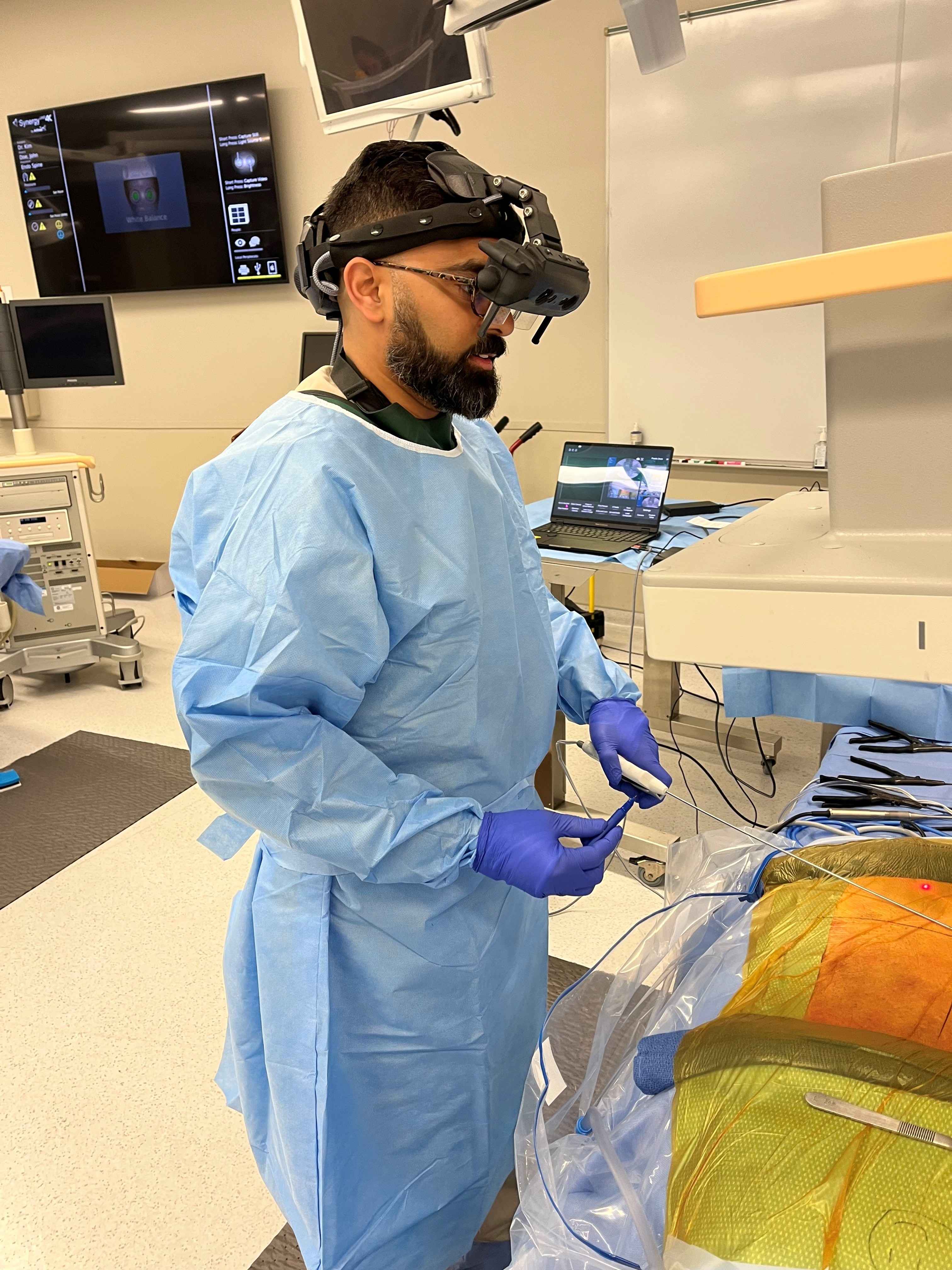 AI surgery headset