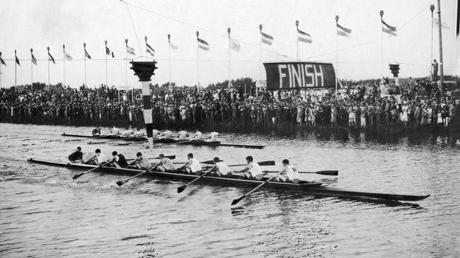 New 'Boys in the Boat' movie — and a unique campus class — spark pride in Cal's rowing history