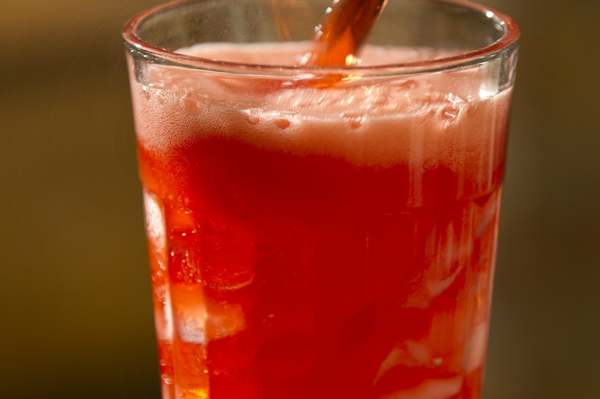 Photo Soft Drink red cola, Pouring with Bottle 2 American Heart