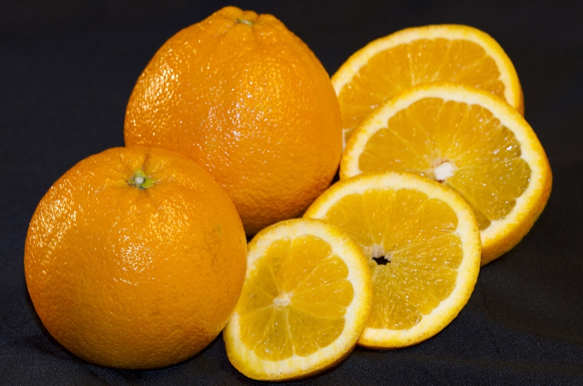 Photo Oranges whole with slices American Heart Association