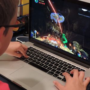 Online gamers and content creators support heart and stroke research and education