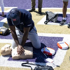 NOL - SFD Firefighter Greg Bogans demonstrates chest compressions