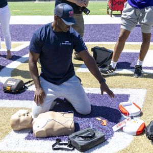 NOL - SFD Firefighter Greg Bogans demonstrates an AED