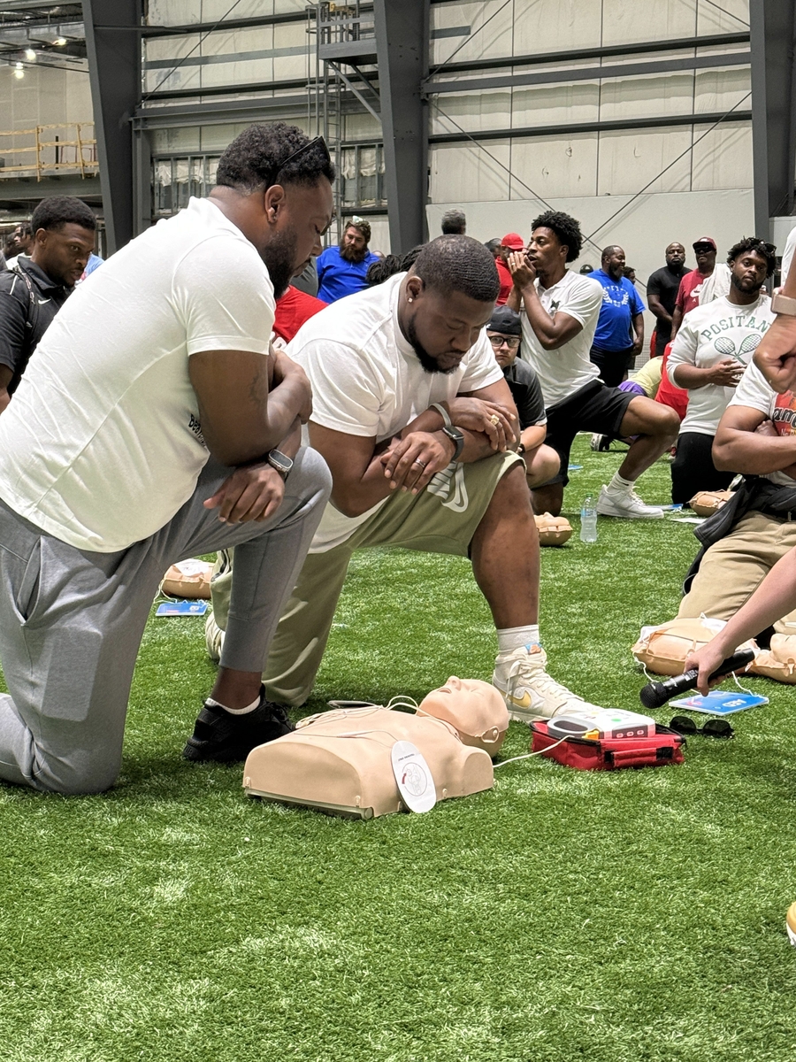 Photo | LA coaches learn hands-only CPR | American Heart Association