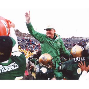 Grant Teaff receives Paul “Bear” Bryant Lifetime Achievement Award