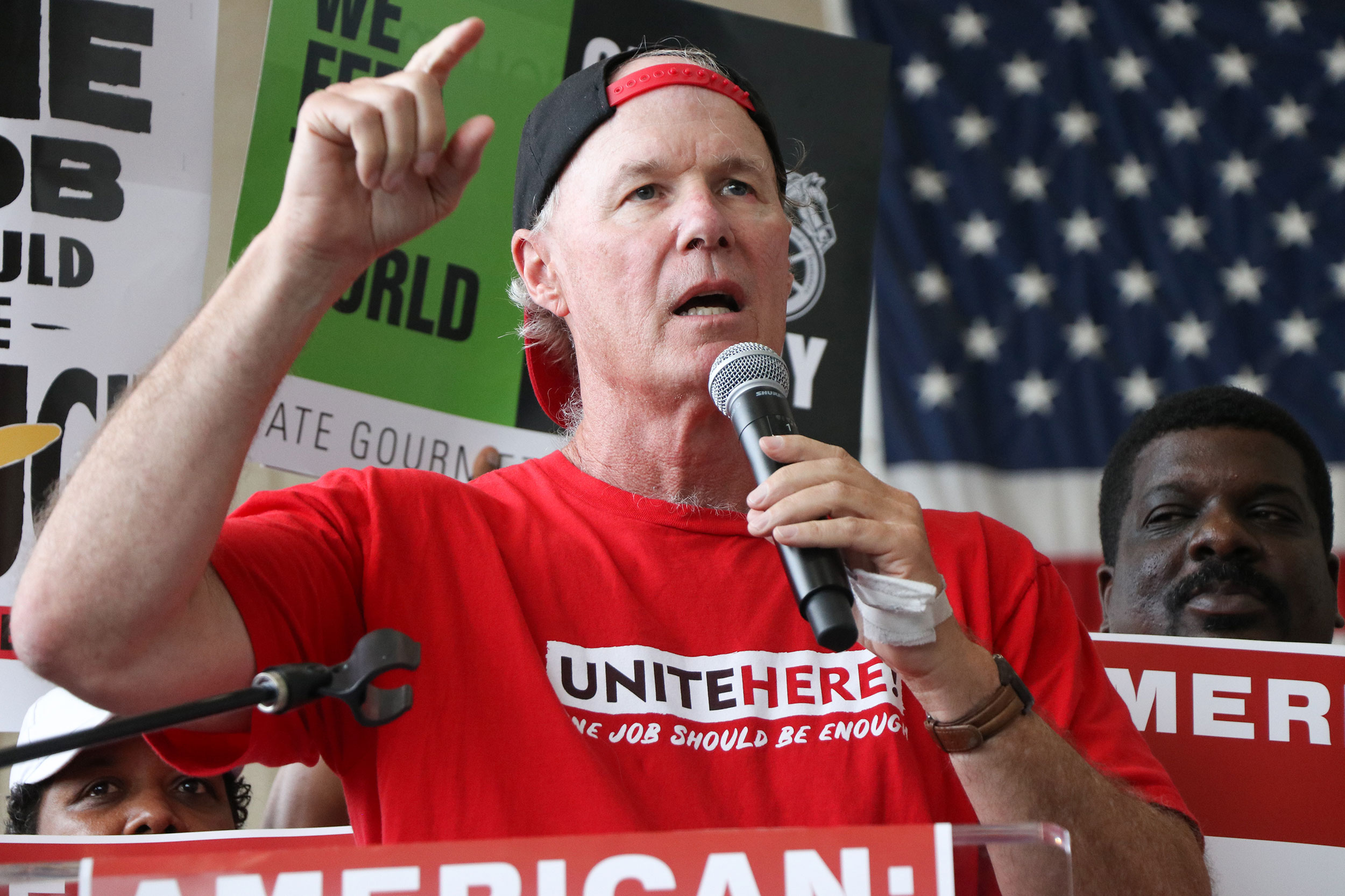 Laid-off workers set up soup kitchens in front of senators who oppose extending $600 checks