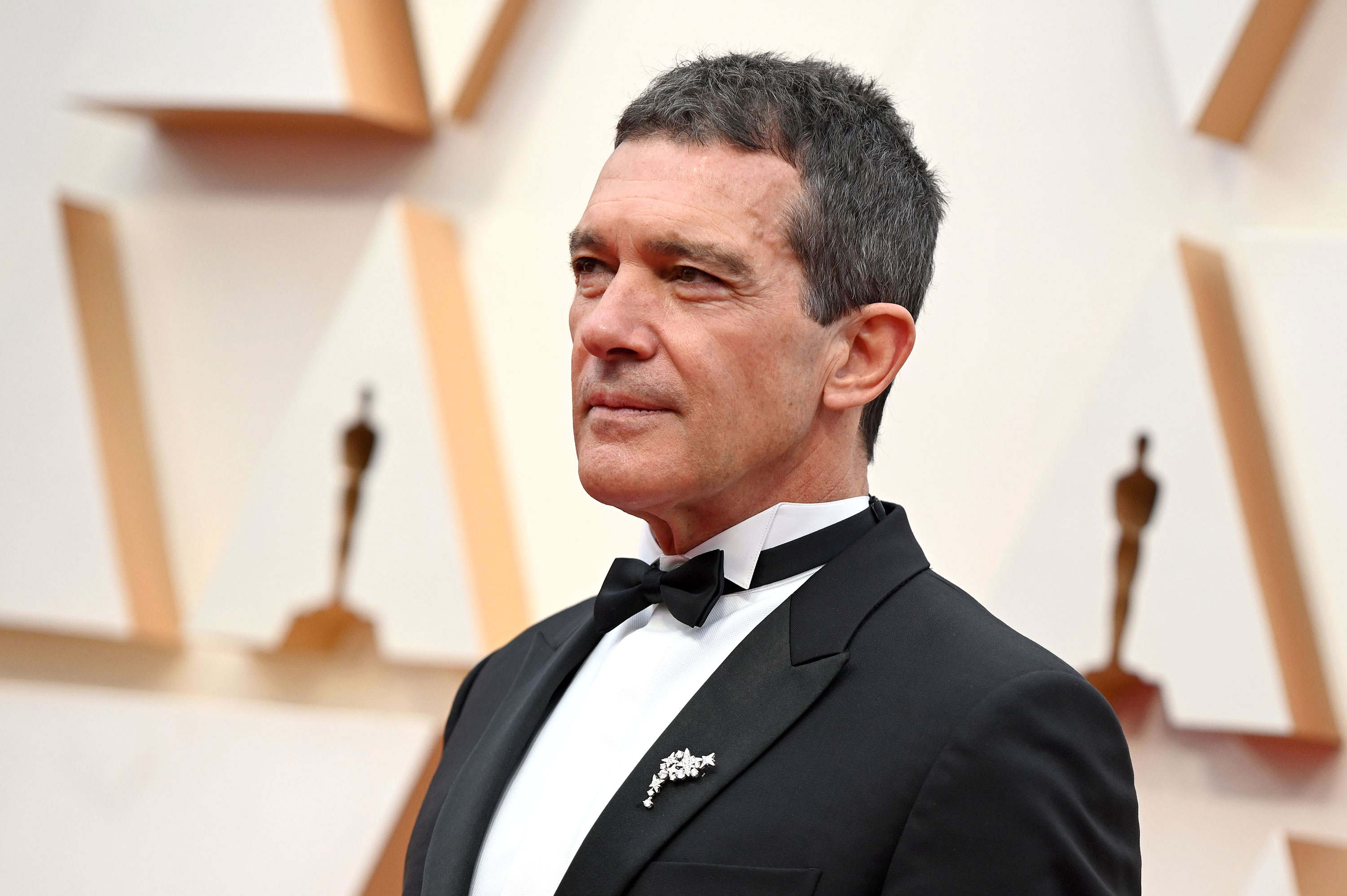 Antonio Banderas tests positive for coronavirus