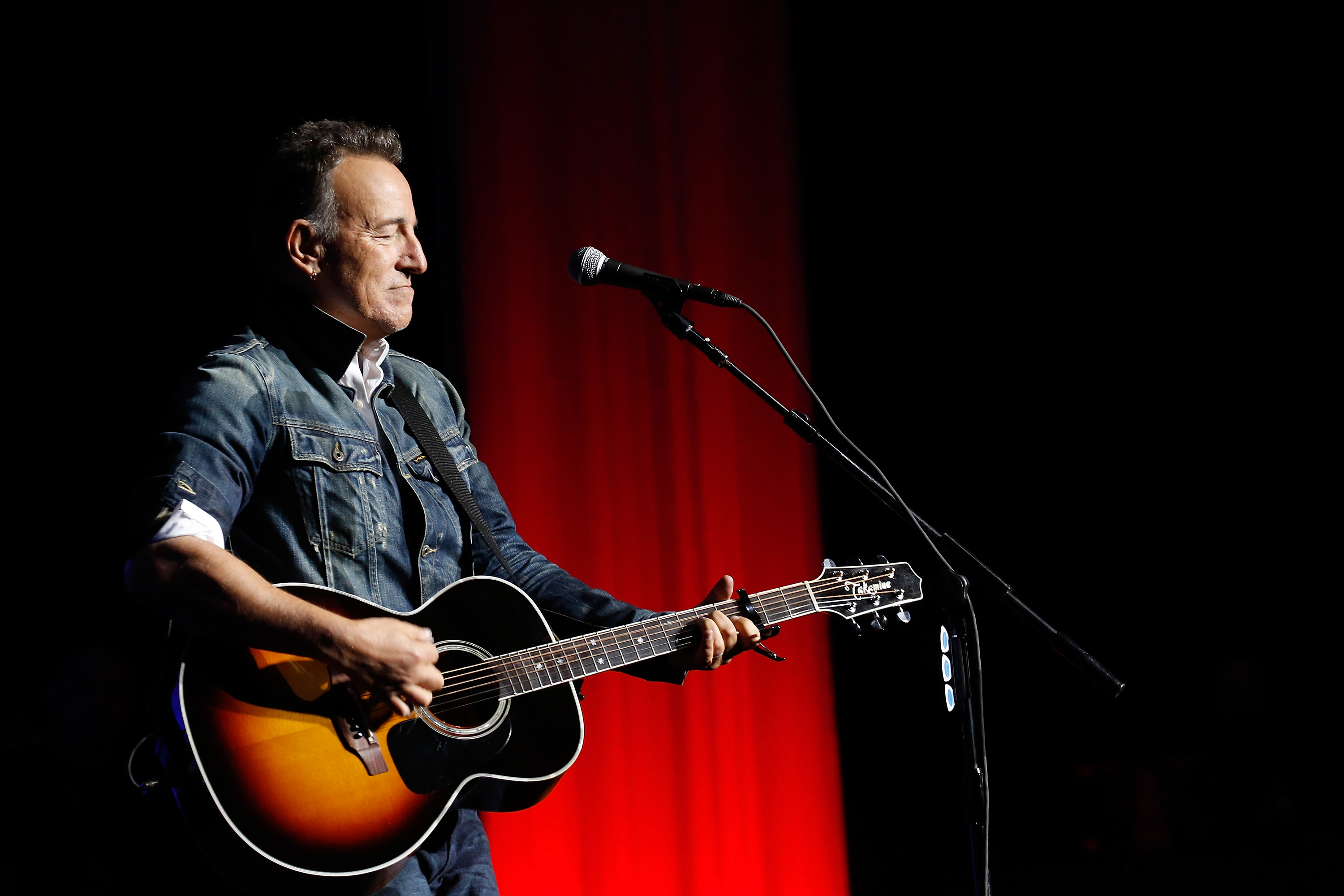 DWI charges dropped against Bruce Springsteen, who pleads guilty to just drinking in the park