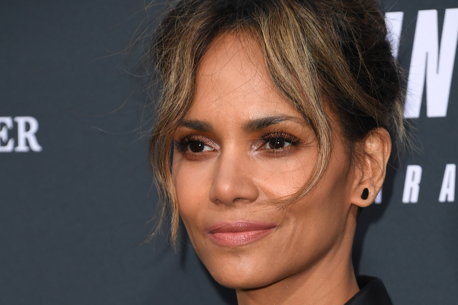 Halle Berry apologizes and is no longer considering a transgender role in upcoming film