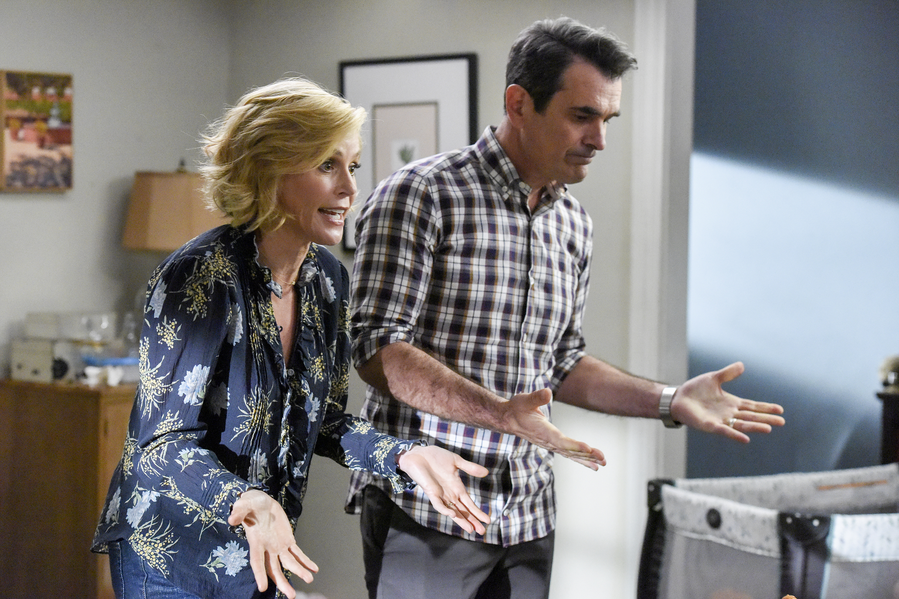 ‘Modern Family’ turns out the lights with a warm, funny series finale