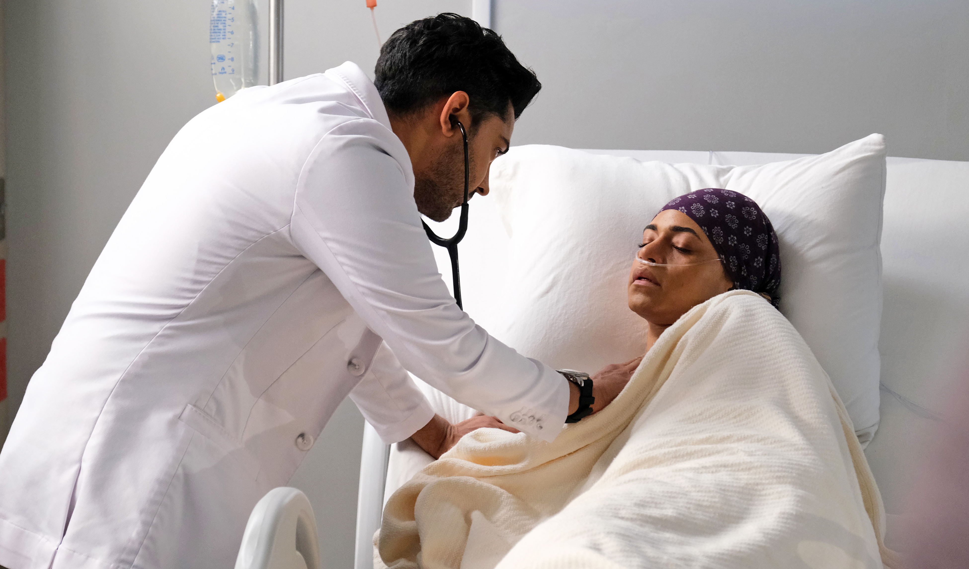 ‘The Resident’ is tackling real-world medical issues