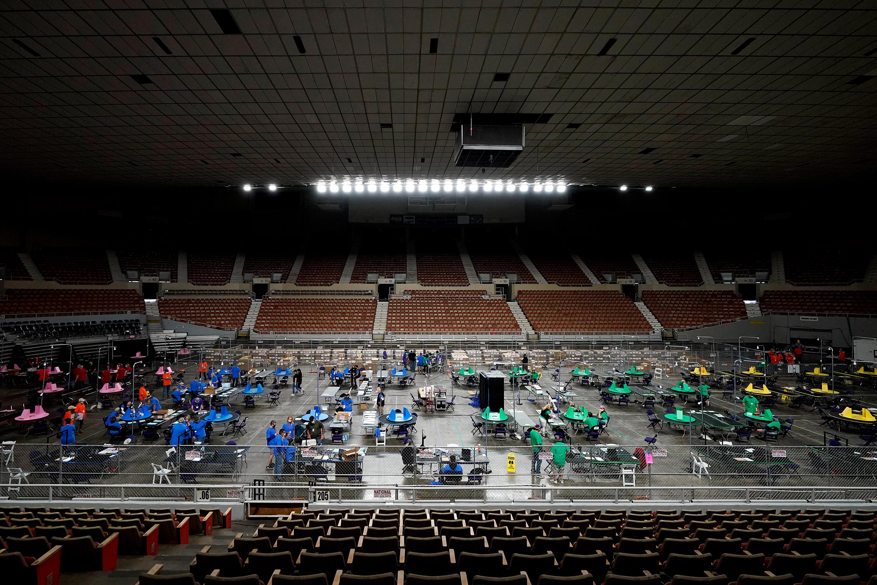 Arizona Republicans move 2020 ballots in trucks after pausing controversial election audit