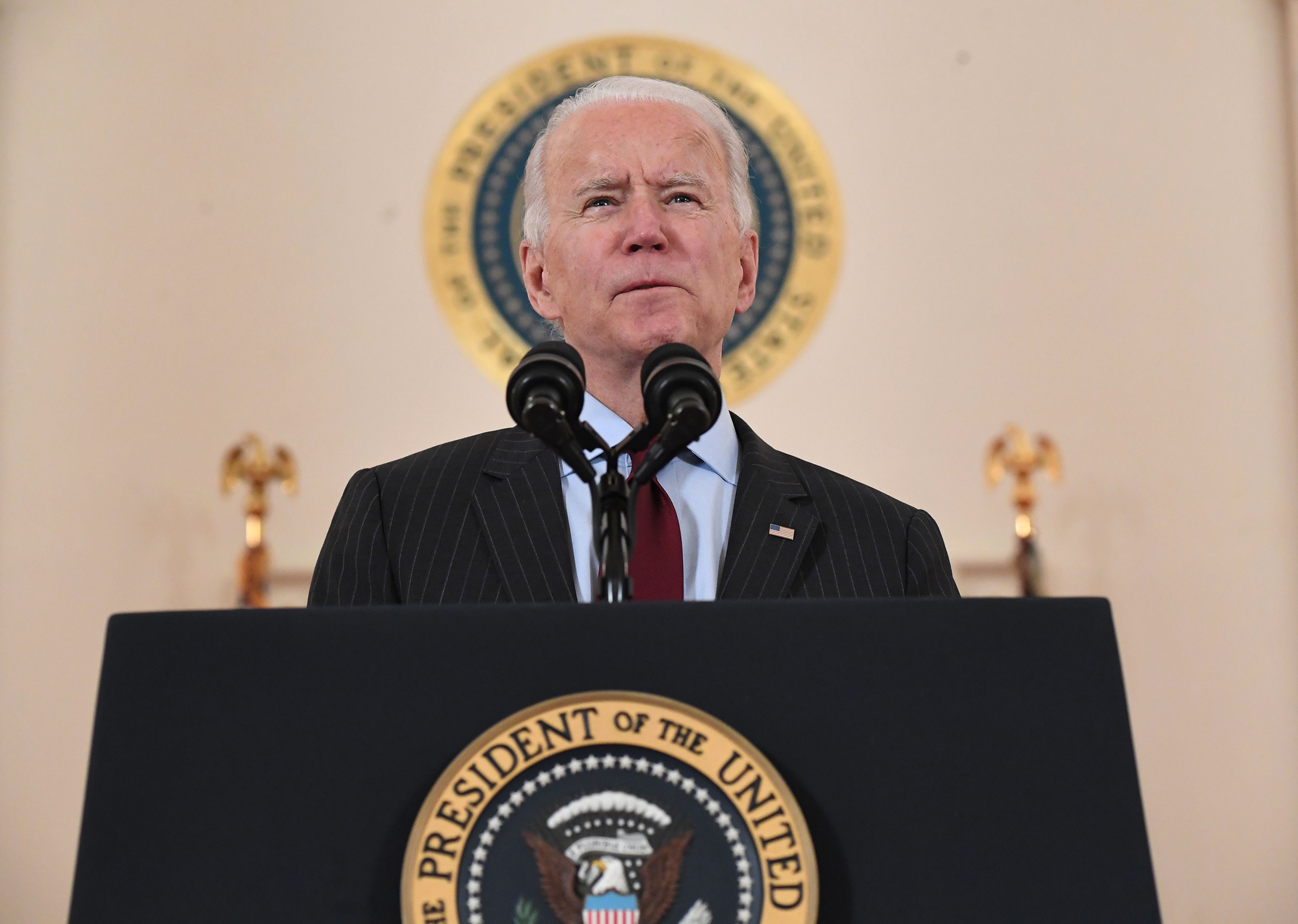 Biden administration to send 25 million masks to community health centers and food pantries