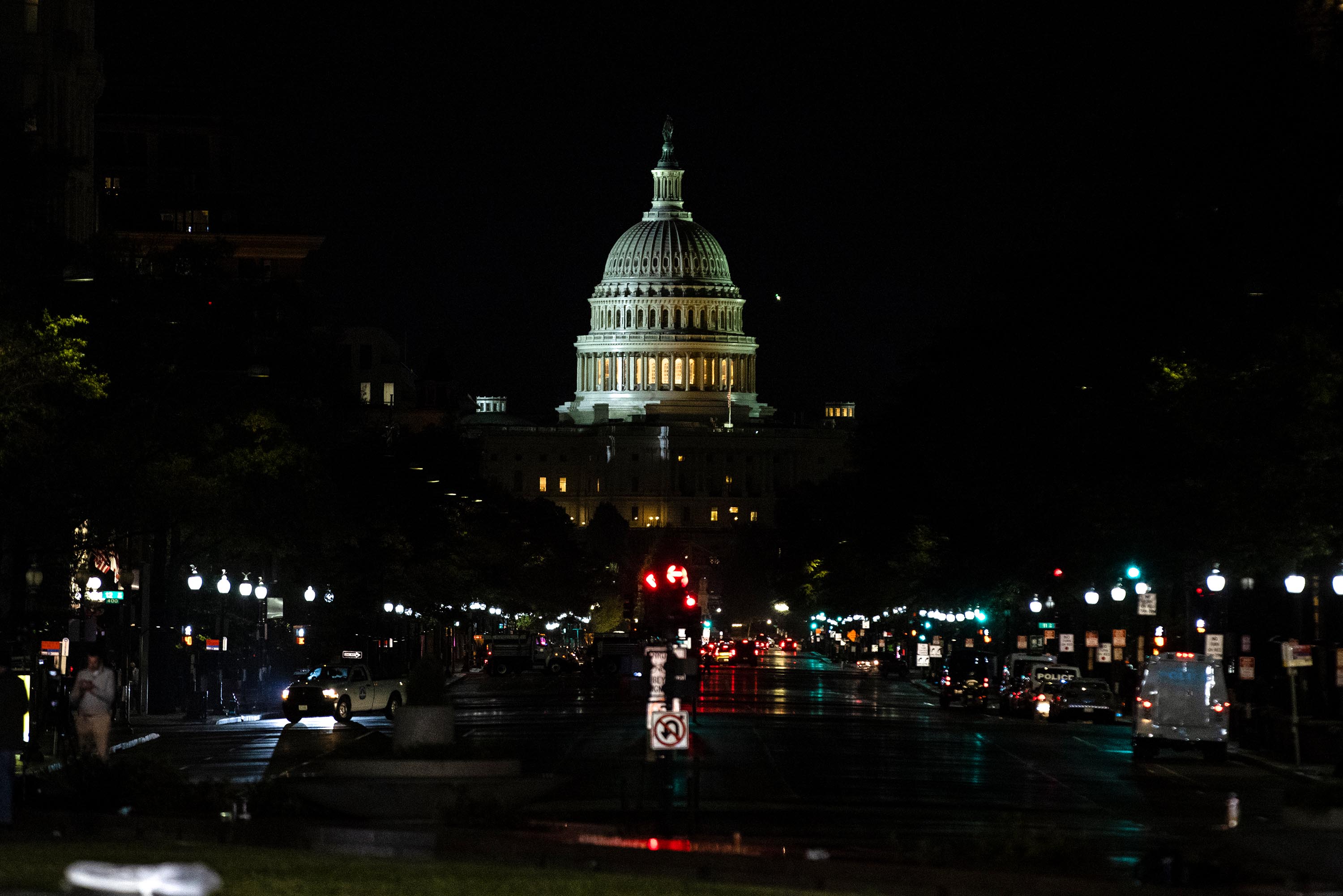 Talks continue in Congress on government funding and Covid relief