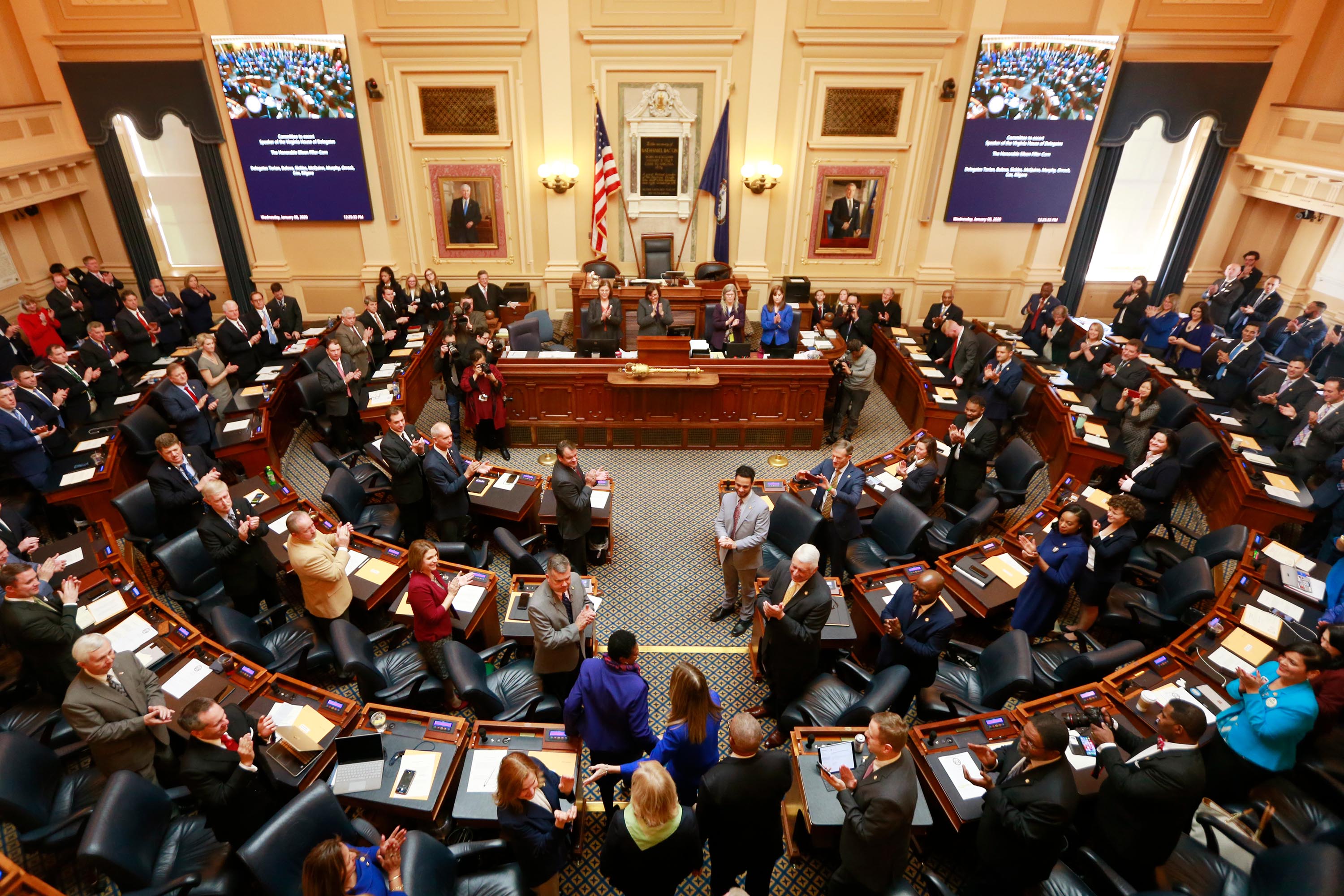 Study finds state legislatures are dominated by White men